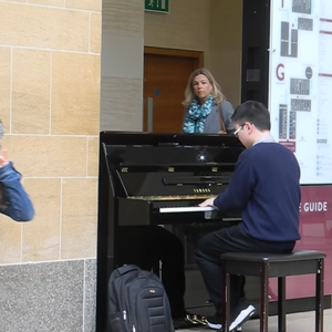 大鸡巴操骚逼免费
